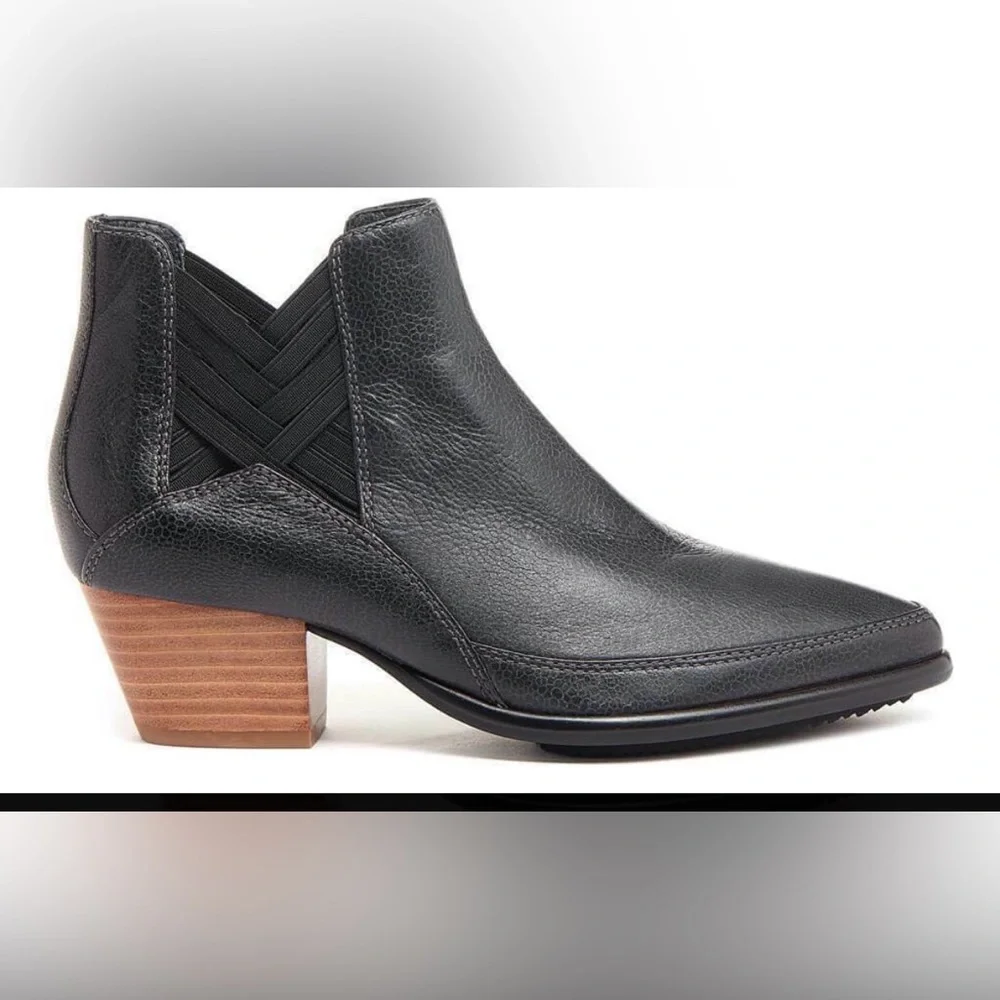 Kelsi Dagger Brooklyn Black Leather Ankle Booties Size 6.5